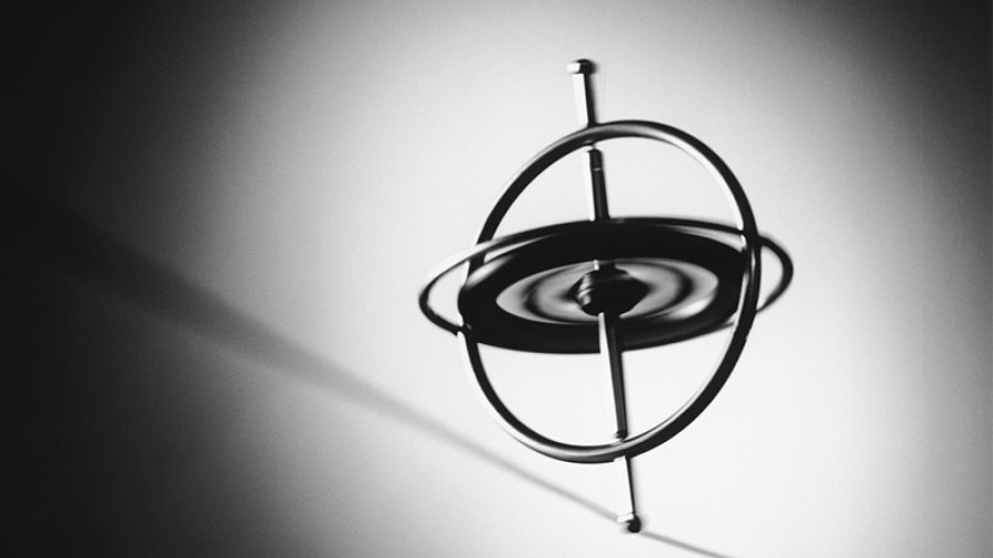 Gyroscope spinning