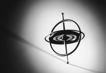 Gyroscope spinning
